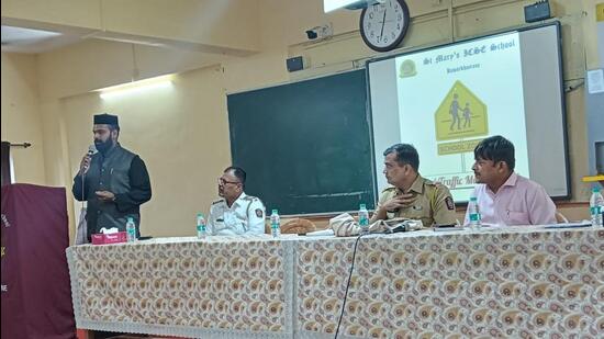 Traffic police meet 35 schools to curb Koparkhairane congestion