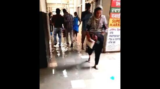 A flooded area in Government Medical College and Hospital, Sector 32, Chandigarh, after torrential rains lashed the city over the weekend and Monday. (HT Photo)