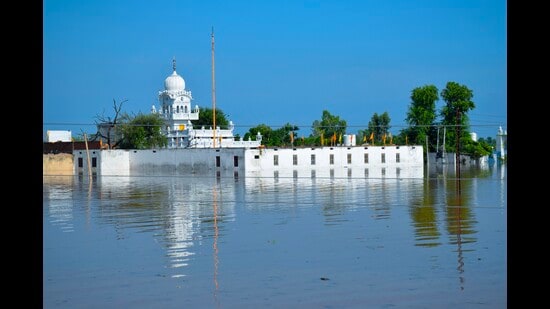Panic gripped villagers as four to six feet of water inundated houses and fields. (HT Photo)
