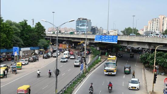 The spot at Iffco Chowk where three men snatched a bag from the CNG station employees in Gurugram on Tuesday. (Parveen Kumar/HT Photo)