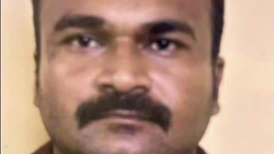 the crime branch arrested Deepak Jadhav, 36, the mastermind of the gang. (HT Photo)