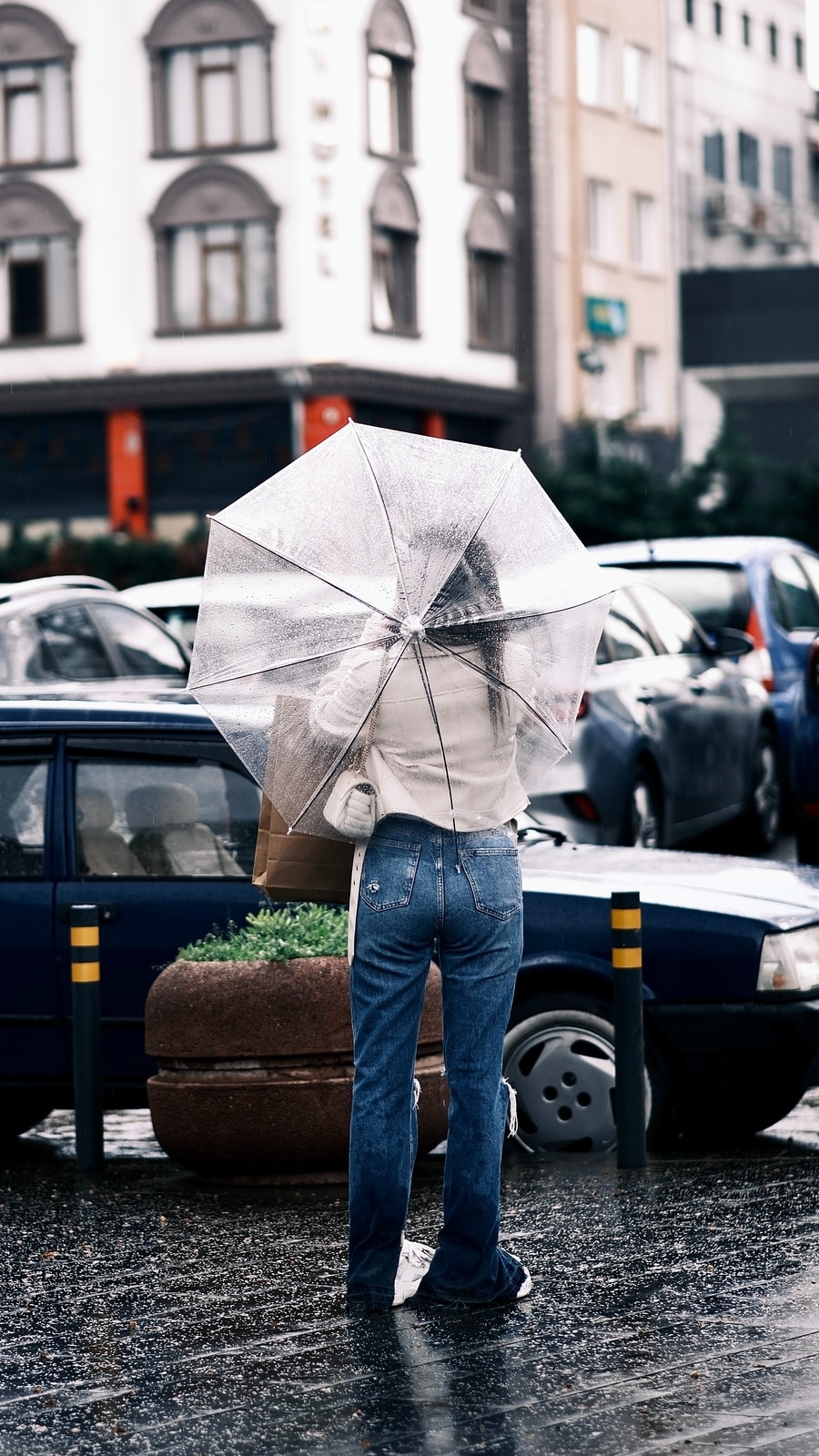 woman_with_umbrella