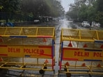 TOPSHOT - A Delhi police barrier. (Photo by Prakash SINGH / AFP) (AFP) TOPSHOT - A Delhi police barrier. (Photo by Prakash SINGH / AFP) (AFP)