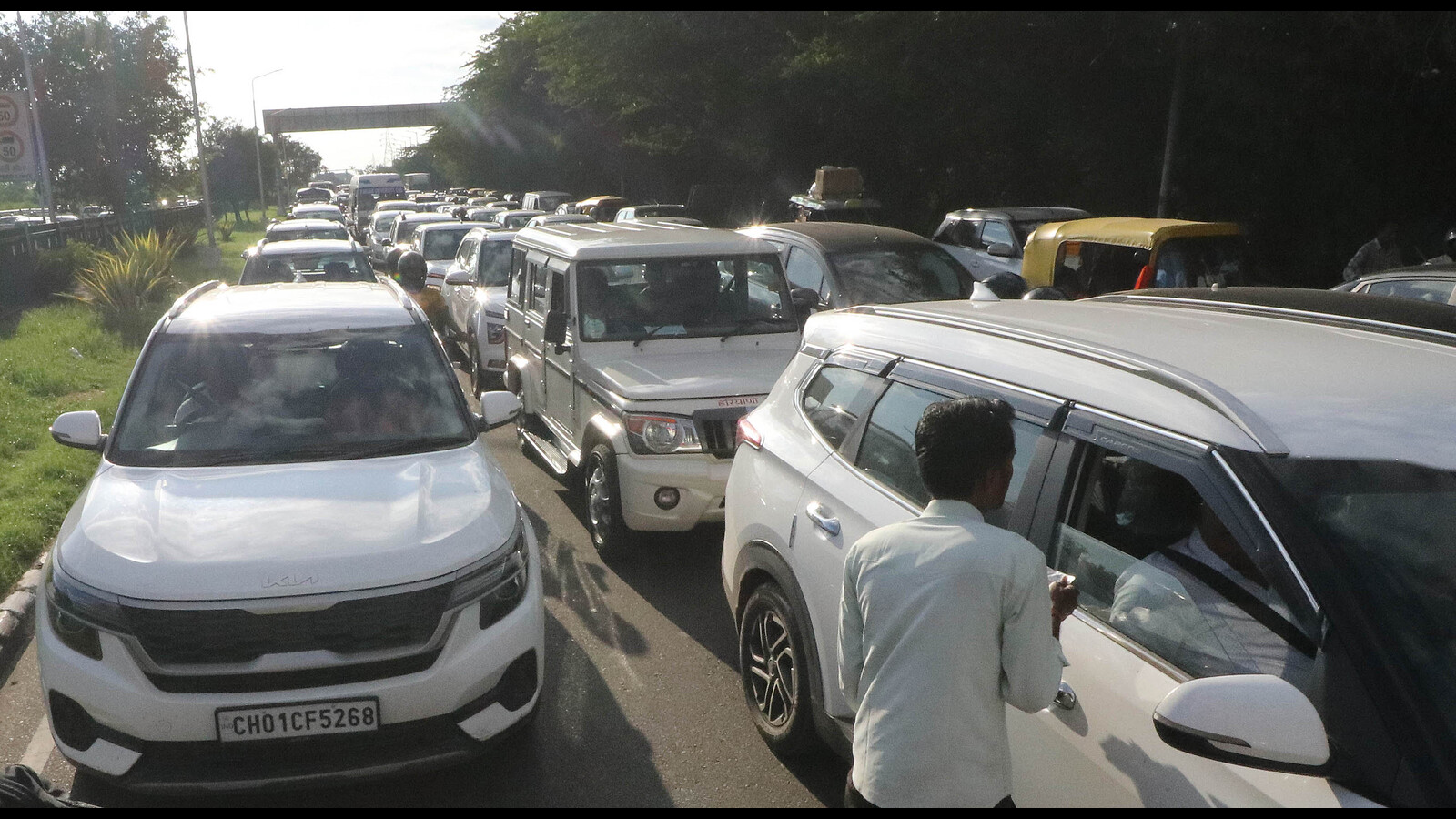 Chandigarh's Madhya Marg remains choked for second day - Vimarsana News