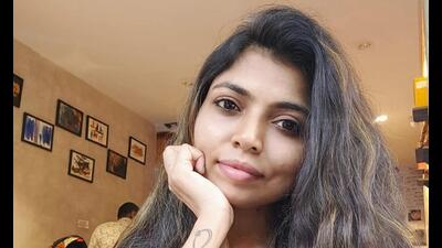 Stranded on last train, woman commuter’s video flags safety concerns Stranded on last train, woman commuter’s video flags safety concerns