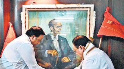 Mumbai, May 18 (ANI): BJP national president JP Nadda pays floral tribute to Vinayak Damodar Savarkar at Savarkar Sadan in Mumbai on Thursday. (ANI Photo) (ANI)