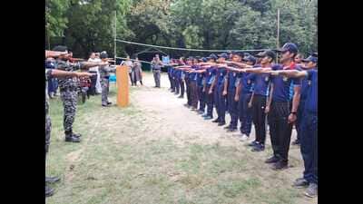 Naval NCC cadets and other officers and NBRI scientists took the Mission Life pledge at the plantation drive held in commemoration of Van Mahotsav at the Gomti Riverfront on Wednesday. (Sourced)