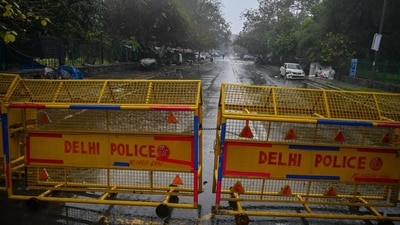 TOPSHOT - A Delhi police barrier. (Photo by Prakash SINGH / AFP) (AFP) (HT_PRINT) TOPSHOT - A Delhi police barrier. (Photo by Prakash SINGH / AFP) (AFP) (HT_PRINT)