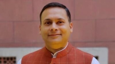 Amit Malviya made a long Twitter post explaining the Foxconn-Vedanta situation. Amit Malviya made a long Twitter post explaining the Foxconn-Vedanta situation.