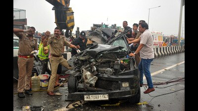 The fatal incident took place around 6am on Tuesday when the erring bus, bearing a Noida registration number, entered the DME on the wrong side from near Khoda/Indirapuram. (Sakib Ali/HT Photo) The fatal incident took place around 6am on Tuesday when the erring bus, bearing a Noida registration number, entered the DME on the wrong side from near Khoda/Indirapuram. (Sakib Ali/HT Photo)