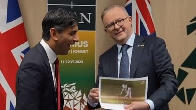 Anthony Albanese (L) displays a picture that shows Jonny Bairstow being stumped (Twitter) Anthony Albanese (L) displays a picture that shows Jonny Bairstow being stumped (Twitter)