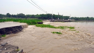 A road damaged by Yamuna river water in New Delhi's Usmanpur. Chief minister Arvind Kejriwal expressed concern about the rising water level in the river, which is predicted to touch 207.72m tonight. (Hindustan Times) A road damaged by Yamuna river water in New Delhi's Usmanpur. Chief minister Arvind Kejriwal expressed concern about the rising water level in the river, which is predicted to touch 207.72m tonight. (Hindustan Times)