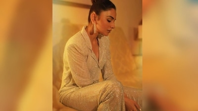 With the expertise of hairstylist Aliya Shaik, Rakul opted for a clean bun hairstyle, perfectly complementing her glamorous appearance. (Instagram/@rakulpreet) With the expertise of hairstylist Aliya Shaik, Rakul opted for a clean bun hairstyle, perfectly complementing her glamorous appearance. (Instagram/@rakulpreet)