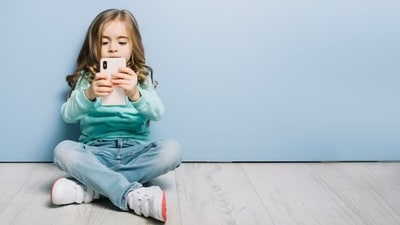 In today's digital age, it is crucial for parents to guide their children towards alternative activities that foster healthy habits. (Freepik) In today's digital age, it is crucial for parents to guide their children towards alternative activities that foster healthy habits. (Freepik)