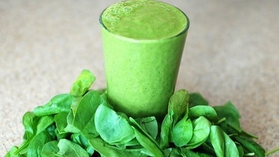 As per experts, spinach smoothies and spinach juices can lead to kidney stones and gallbladder stones and must be avoided. (Pixabay) As per experts, spinach smoothies and spinach juices can lead to kidney stones and gallbladder stones and must be avoided. (Pixabay)