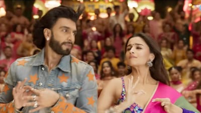 Ranveer Singh and Alia Bhatt in What Jhumka.