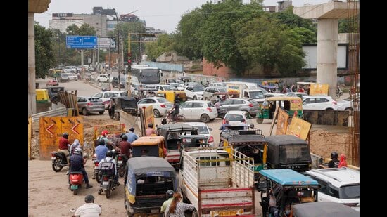 City's busiest intersection Bharat Nagar Chowk will be closed for traffic from Thursday onwards in Ludhiana (Manish/HT)