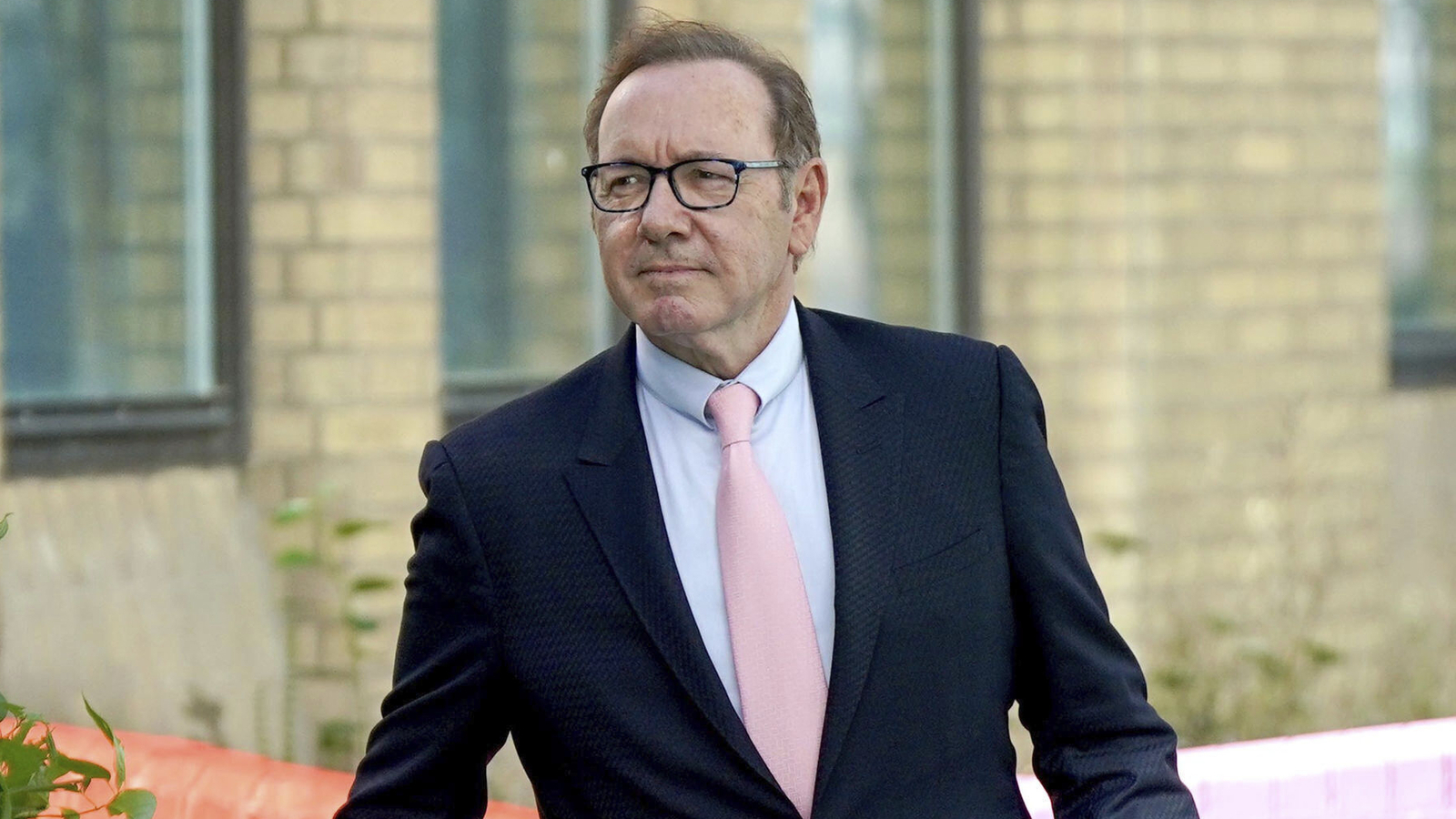 Kevin Spacey confesses he made a 'clumsy pass' at an alleged victim - Vimarsana News
