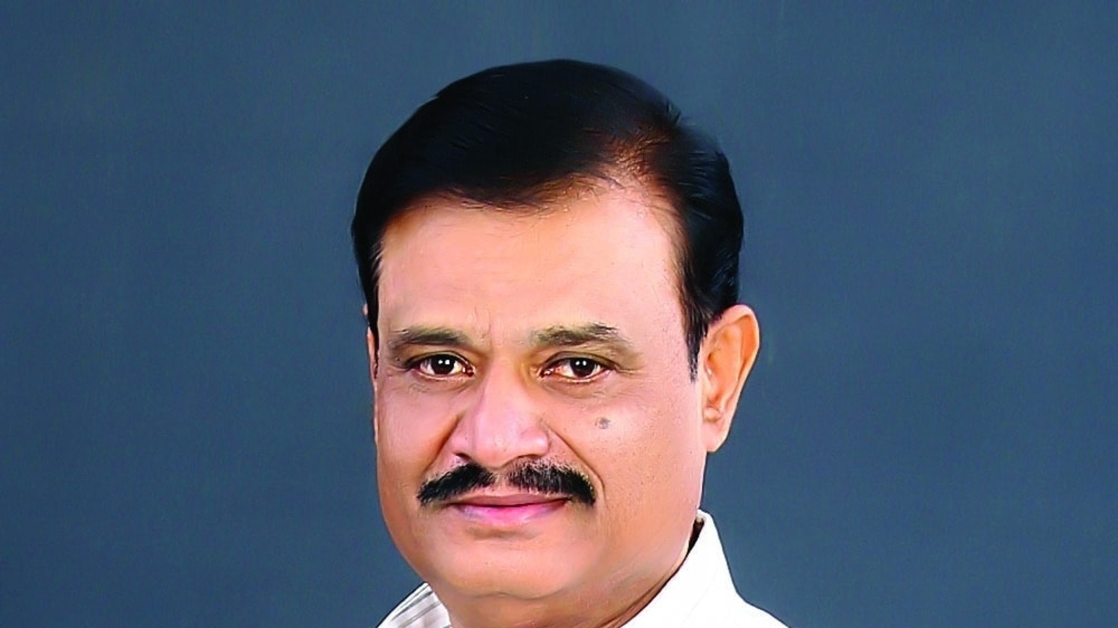 FIR registered against ex-minister Munirathna for using explosives for quarrying | Bengaluru - Vimarsana News