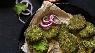 Hara Bhara Kebab (Mumbai, Maharashtra): If you prefer vegetarian kababs, Hara Bhara Kebab is a delightful choice. Made with a mixture of spinach, peas, potatoes, and aromatic spices, these green-colored kababs are pan-fried or baked. They are often served with mint chutney or as a part of the popular street food snack, the "Kebab Platter." (Pinterest ) Hara Bhara Kebab (Mumbai, Maharashtra): If you prefer vegetarian kababs, Hara Bhara Kebab is a delightful choice. Made with a mixture of spinach, peas, potatoes, and aromatic spices, these green-colored kababs are pan-fried or baked. They are often served with mint chutney or as a part of the popular street food snack, the "Kebab Platter." (Pinterest )