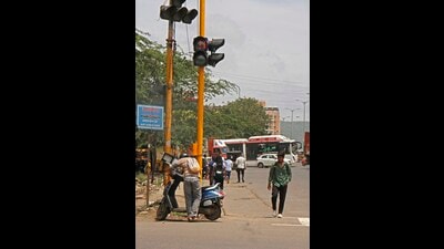 A pedestrian signal in Pune (Ravindra Joshi/HT PHOTO) A pedestrian signal in Pune (Ravindra Joshi/HT PHOTO)