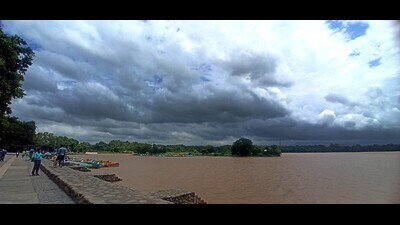 An overcast sky over Sukhna Lake in Chandigarh on Thursday. The weather department has forecast rain for the next three days. (Ravi Kumar/HT)