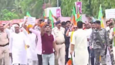 Bihar BJP leader Samrat Choudhary led the protest to Raj Bhavan (PTI Photo) Bihar BJP leader Samrat Choudhary led the protest to Raj Bhavan (PTI Photo)