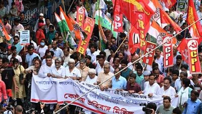 Left Front, Congress Party, ISF with other allied parties take part in a central protest rally against violence during Bengal panchayat election (HT Photo/Samir Jana) Left Front, Congress Party, ISF with other allied parties take part in a central protest rally against violence during Bengal panchayat election (HT Photo/Samir Jana)