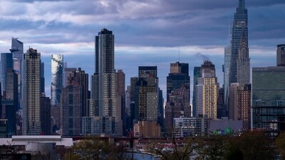 In a recent College poll by Siena, we found that 41% of New York residents have never really been concerned about their personal safety as much as they are now. While there is a shocking 87% response that crime is somewhat of a serious problem in New York State and the City, (AP) In a recent College poll by Siena, we found that 41% of New York residents have never really been concerned about their personal safety as much as they are now. While there is a shocking 87% response that crime is somewhat of a serious problem in New York State and the City, (AP)