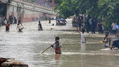 Overflowing waters from the rising Yamuna near Kashmere Gate in New Delhi on Thursday. (ANI)