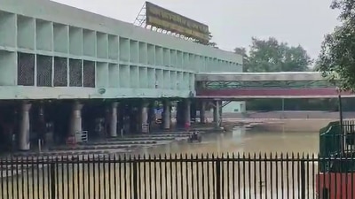 Delhi Yamuna water level alert: ISBT Kashmere Gate flooded Delhi Yamuna water level alert: ISBT Kashmere Gate flooded
