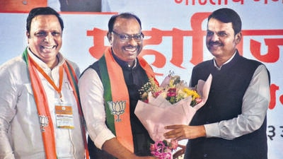 Thane, India - July, 13, 2023: MLA Ashish shgelar and state president of BJP chandrshekhar Bavankulle and Maharashtra Deputy Chief Minister Devendra Phadnis is seen at the event in tranning class, meetting and training class for BJP workers organized by the Bharatiya Janata Party at Maya grand club Bhiwandi Village ,in Thane, in Mumbai, India, on,Thursday, July, 13, 2023. ( Praful Gangurde / HT Photo ) Thane, India - July, 13, 2023: MLA Ashish shgelar and state president of BJP chandrshekhar Bavankulle and Maharashtra Deputy Chief Minister Devendra Phadnis is seen at the event in tranning class, meetting and training class for BJP workers organized by the Bharatiya Janata Party at Maya grand club Bhiwandi Village ,in Thane, in Mumbai, India, on,Thursday, July, 13, 2023. ( Praful Gangurde / HT Photo )