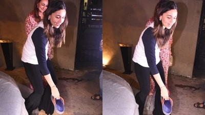 Alia Bhatt helping a photographer with his shoe in Mumbai. (Photo: Varinder Chawla) (Varinder Chawla) Alia Bhatt helping a photographer with his shoe in Mumbai. (Photo: Varinder Chawla) (Varinder Chawla)