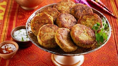 Shami Kebab (Hyderabad, Telangana): Shami Kebabs are popular in Hyderabad and are made with minced meat (usually mutton), lentils, and spices. The mixture is shaped into patties and shallow-fried until golden brown. These kebabs are known for their soft and velvety texture. (Pinterest) Shami Kebab (Hyderabad, Telangana): Shami Kebabs are popular in Hyderabad and are made with minced meat (usually mutton), lentils, and spices. The mixture is shaped into patties and shallow-fried until golden brown. These kebabs are known for their soft and velvety texture. (Pinterest)