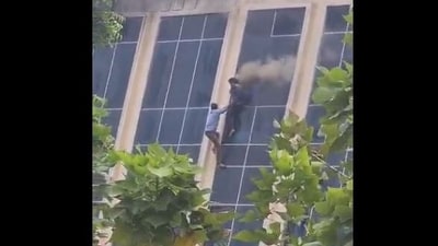 Massive fire at Greater Noida mall; people jump from 3rd floor