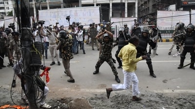 Police lathicharge BJP workers during a protest against the Bihar government on Patna. (Santosh Kumar/HT Photo)