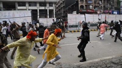 Police lathi charge on protesting BJP workers (HT Photo/ Santosh Kumar)