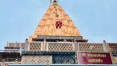Mahakaleshwar Jyotirlinga: Located in Ujjain, the Mahakaleshwar Temple is one of the twelve Jyotirlingas (sacred abodes of Lord Shiva) in India. The temple's architecture, with its towering spires and ornate sculptures, is a sight to behold.&nbsp; ( Vikram Nath Chouhan 🇮🇳 on Unsplash)