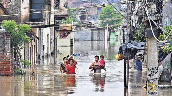 NDRF personnel rescue people from Jaitpur Khadda Colony on Thursday. (Sunil Ghosh/ HT Photo)