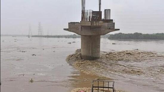 The water level at Yamuna recorded till 4pm on Thursday at 208.62 was the highest ever recorded level (File Photo)