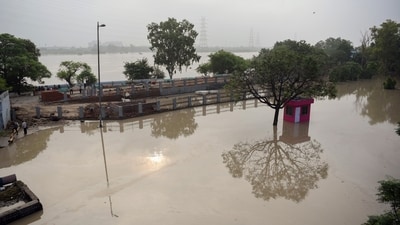 A view of the flooded area near ISBT Kashmere Gate in New Delhi as the water level of the Yamuna River rises due to the release of water from the Hathnikund Barrage following heavy rainfall in the hills. (ANI) A view of the flooded area near ISBT Kashmere Gate in New Delhi as the water level of the Yamuna River rises due to the release of water from the Hathnikund Barrage following heavy rainfall in the hills. (ANI)