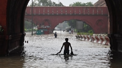Flooding seen along the Red Fort in Delhi on Thursday. (Sanchit Khanna/HT) Flooding seen along the Red Fort in Delhi on Thursday. (Sanchit Khanna/HT)