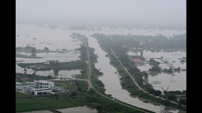 At 5pm on Friday, the water level had receded a bit and stood at 200.60m, said officials. (Sunil Ghosh/HT Photo) At 5pm on Friday, the water level had receded a bit and stood at 200.60m, said officials. (Sunil Ghosh/HT Photo)