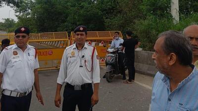 Delhi traffic cops near Rajghat diverting commuters amid flooding (Twitter/@dtptraffic) Delhi traffic cops near Rajghat diverting commuters amid flooding (Twitter/@dtptraffic)