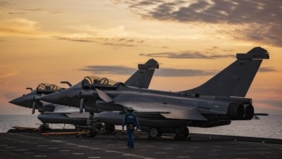 Rafale M has an exceptionally strong airframe and undercarriage for aircraft carrier operations. (French Navy photo)