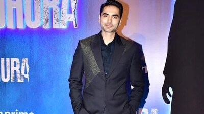 Ishwak Singh played the role of Adhiraj in Adhura. Ishwak Singh played the role of Adhiraj in Adhura.