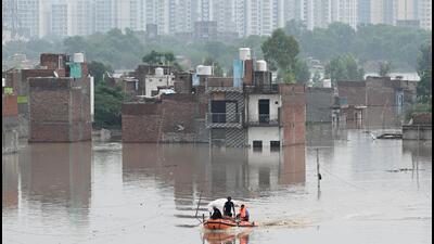 National Disaster Response Force (NDRF) personnel rescue people at Jaitpur khadda colony. (Sunil Ghosh)