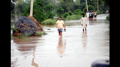 Road connectivity in many villages and towns remained snapped as the administration stepped up the effort to evacuate people (File Photo) Road connectivity in many villages and towns remained snapped as the administration stepped up the effort to evacuate people (File Photo)