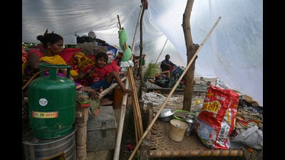 The rescued people were subsequently relocated to community centers that were transformed into shelter homes within the same sectors.s (Sunil Ghosh/HT Photo) The rescued people were subsequently relocated to community centers that were transformed into shelter homes within the same sectors.s (Sunil Ghosh/HT Photo)