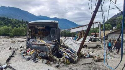Vehicles on the Beas riverbed in the flood-ravaged tourist town of Manali in Kullu district of Himachal Pradesh on Friday. The vehicles were swept away in the surging waters of the Beas after heavy rain in the area on July 9 and 10. (HT Photo)